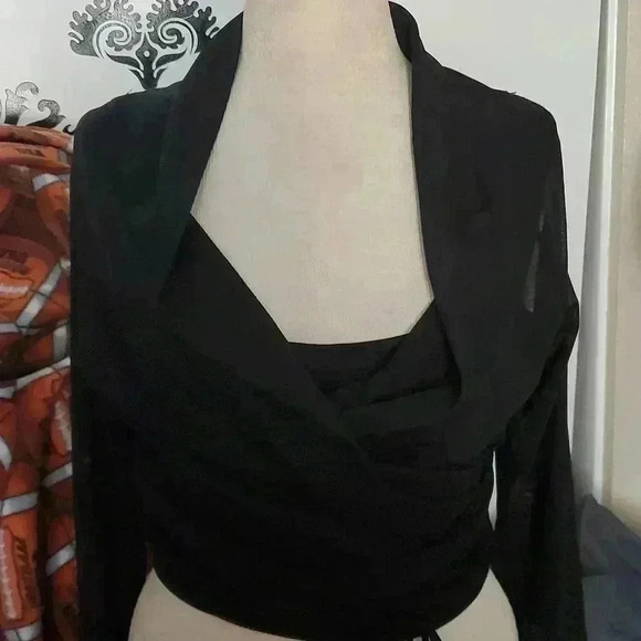 Beautiful blouse - Picture 1 of 7